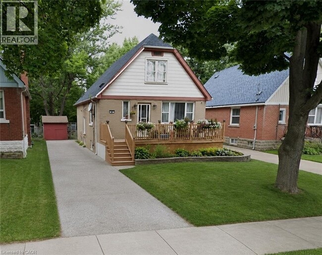 property at 284 E 21st St