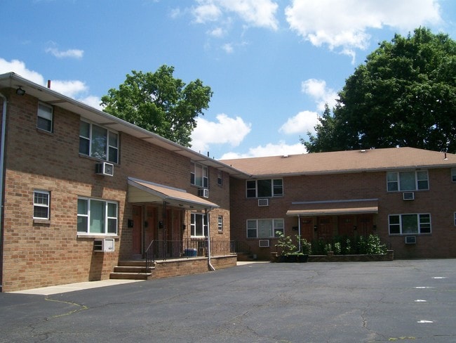 139 Royal in Hawthorne, NJ - Building Photo - Building Photo