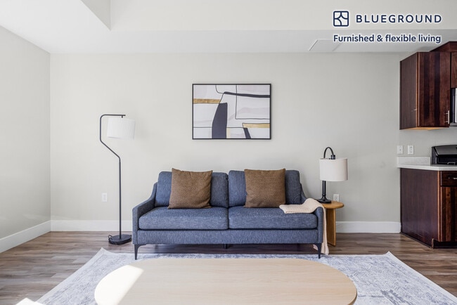 545 San Antonio Rd in Mountain View, CA - Foto de edificio - Building Photo