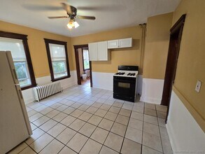 67 Fox St-Unit -1st floor in Waterbury, CT - Building Photo - Building Photo
