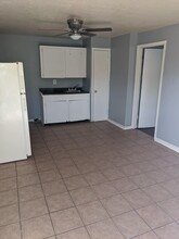 615 Adams St in Beaumont, TX - Building Photo - Interior Photo