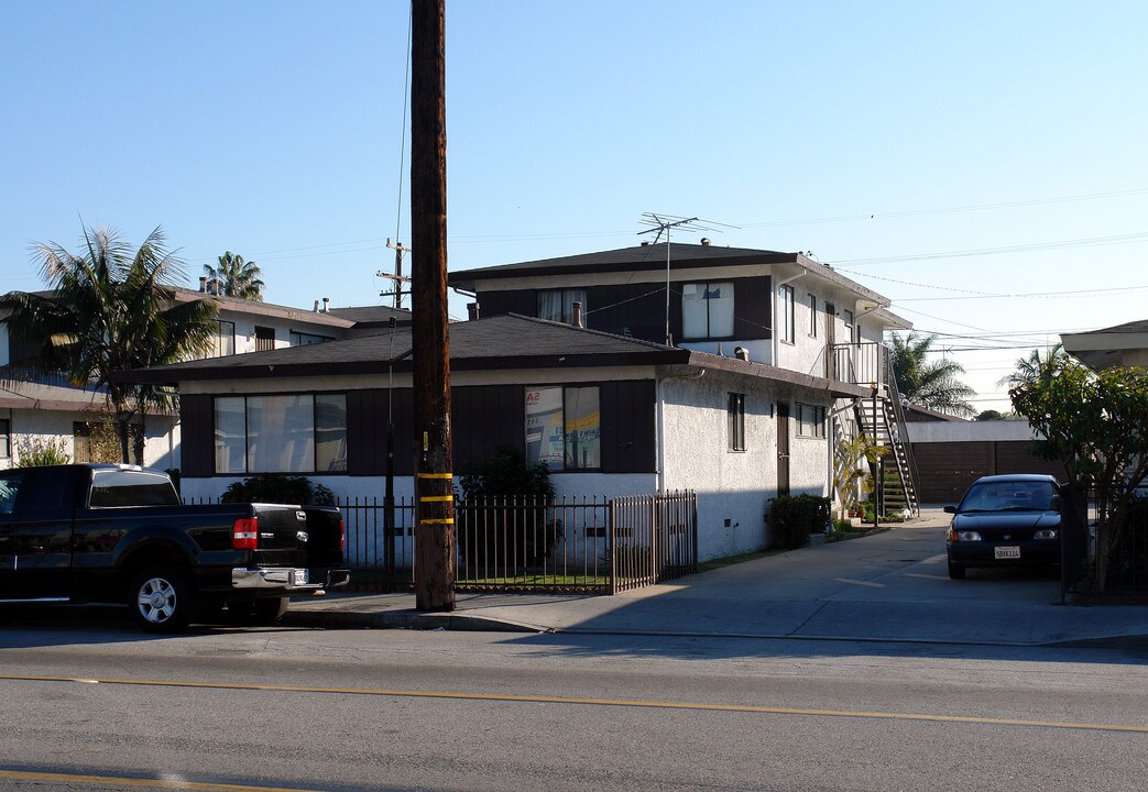 11118 S Inglewood Ave in Inglewood, CA - Building Photo