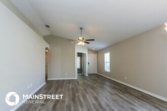 8007 Canterbury Lake Blvd in Tampa, FL - Foto de edificio - Building Photo