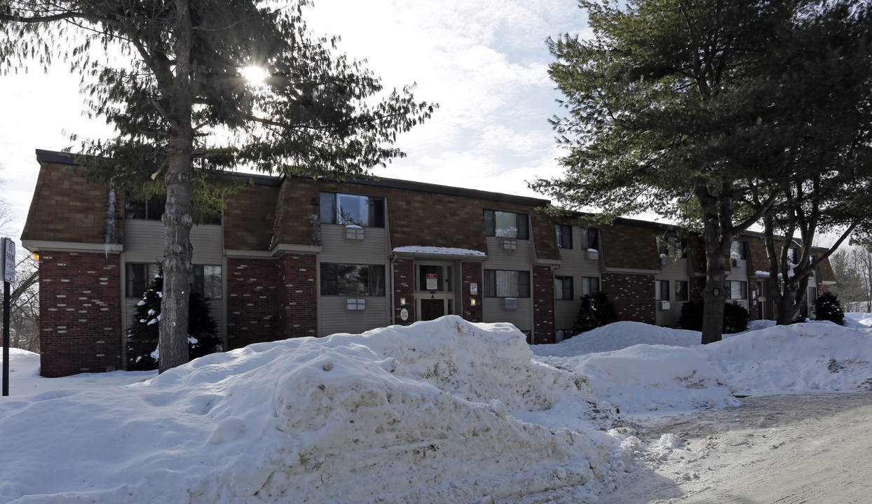 Rutland Manor Apartments in Dover, NH - Building Photo