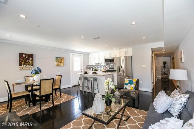 1513 Oak St NW, Unit 1 in Washington, DC - Building Photo - Building Photo