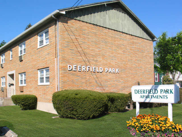 Deerfield Park Apartments in East Hartford, CT - Building Photo