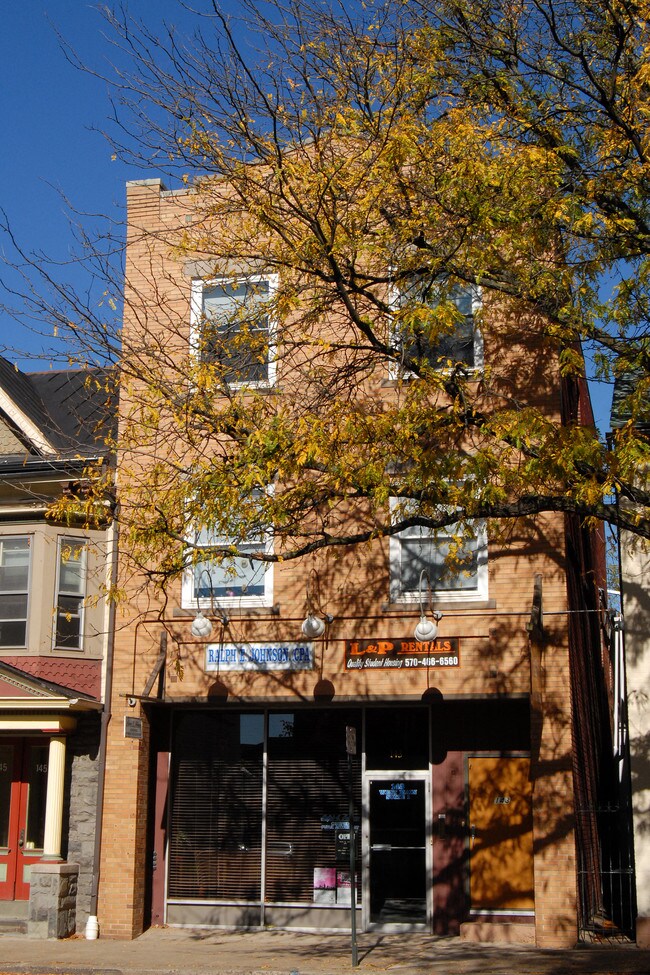 143 W Main St in Bloomsburg, PA - Foto de edificio - Building Photo