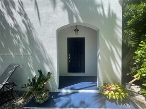 3421 SW 25th St in Miami, FL - Building Photo - Building Photo