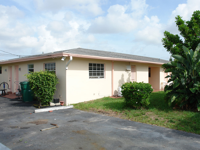 5200 NW 17th Ct in Fort Lauderdale, FL - Building Photo - Building Photo