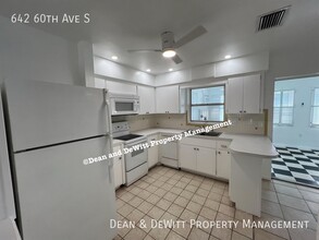 642 60th Ave S in St. Petersburg, FL - Building Photo - Building Photo