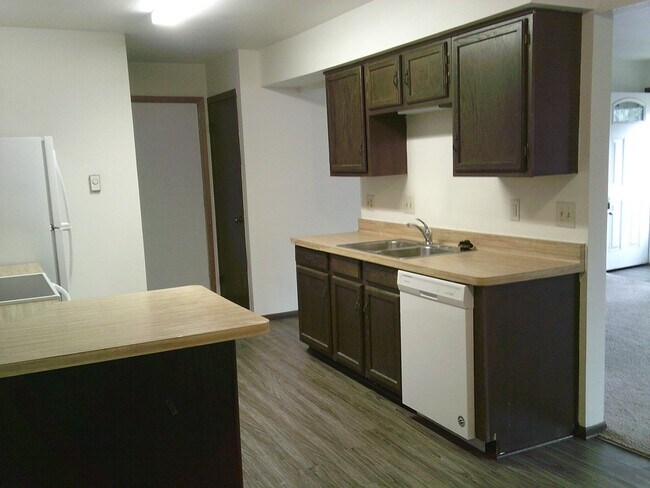 N18-W5317 Pierce Ct in Cedarburg, WI - Building Photo - Building Photo