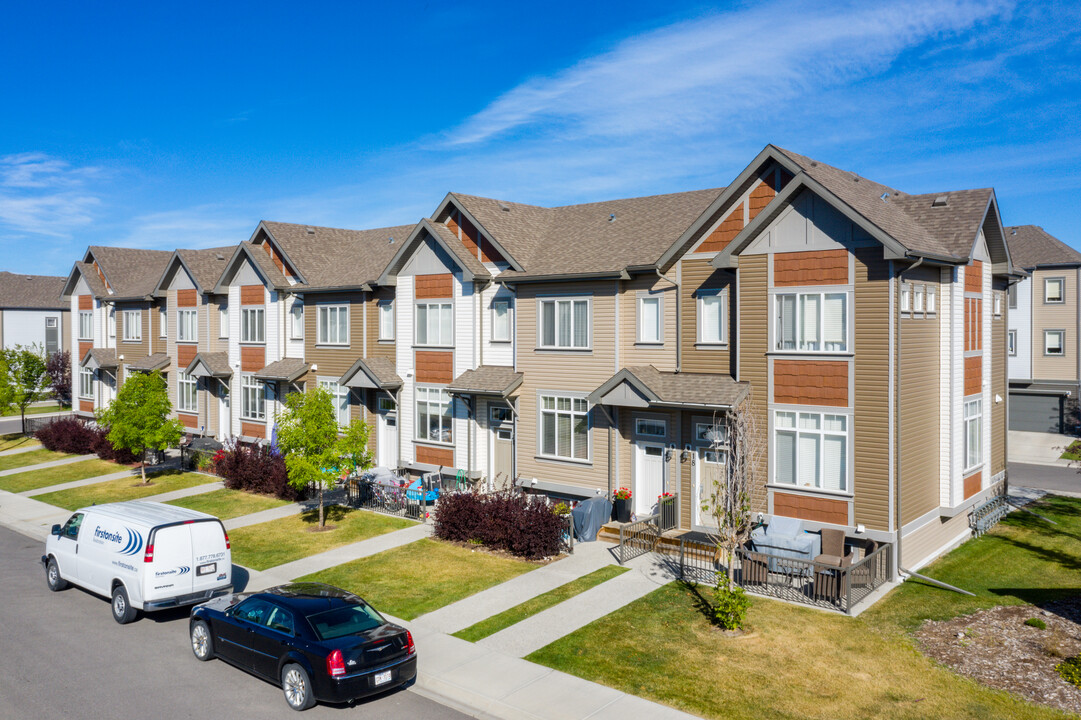 175 Copperpond Villas SE in Calgary, AB - Building Photo