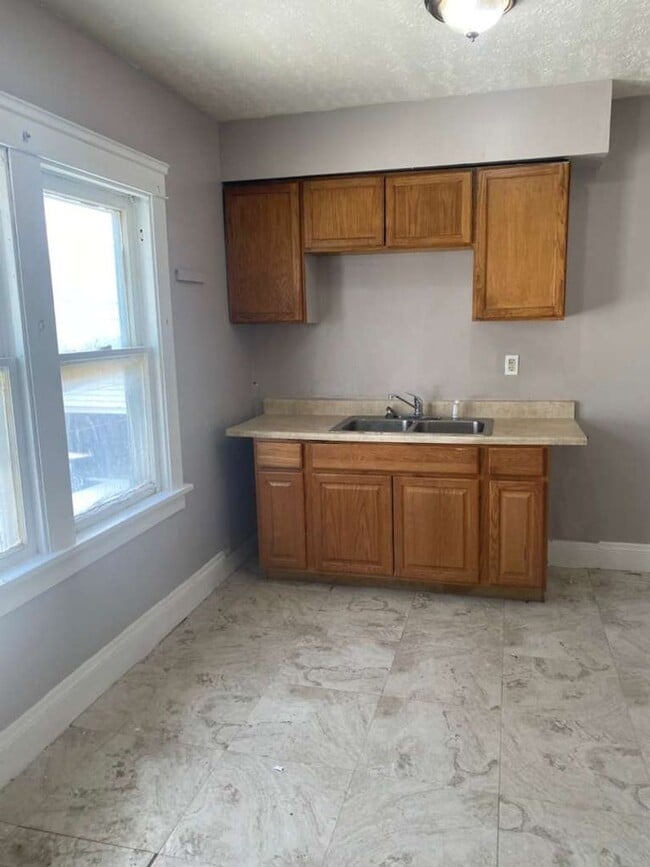 10012 Manor Ave in Cleveland, OH - Building Photo - Building Photo