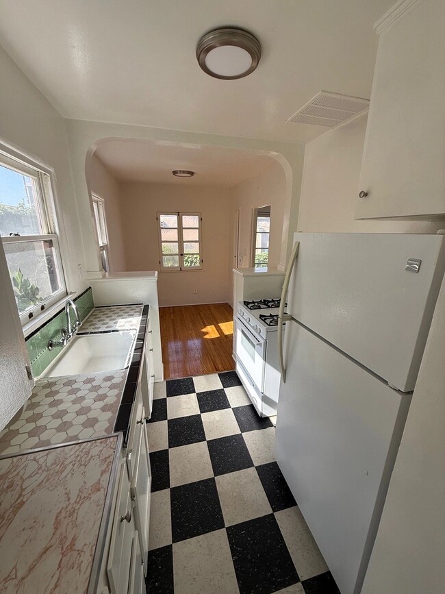 826 Maltman Ave, Unit 828 1/2 in Los Angeles, CA - Building Photo - Building Photo