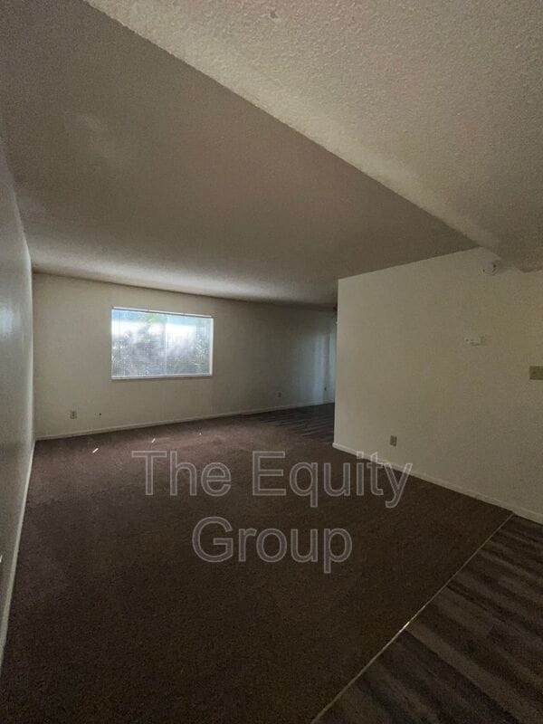 306 N Westfield St in Visalia, CA - Building Photo - Building Photo
