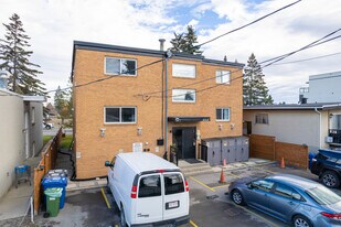 4215 Bow Trl SW in Calgary, AB - Building Photo