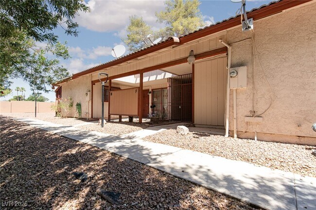465 N Lamb Blvd in Las Vegas, NV - Foto de edificio - Building Photo