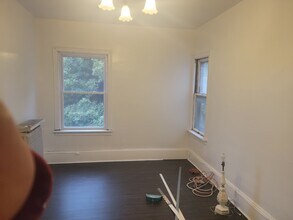 8115 Wade Park Ave, Unit #4 in Cleveland, OH - Foto de edificio - Building Photo