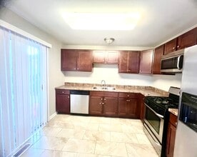 248 Waverly Dr in Elgin, IL - Building Photo - Building Photo