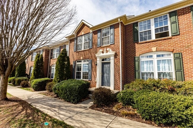 2042 Lockwood Dr in Charlottesville, VA - Building Photo - Building Photo