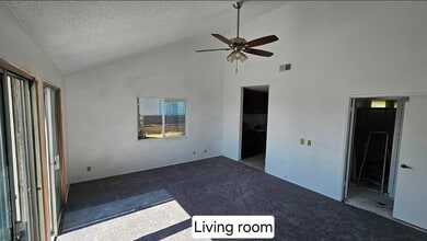 832 Adelita St in Montebello, CA - Foto de edificio - Building Photo