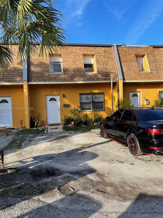 5953 NW 25th Ct in Sunrise, FL - Building Photo