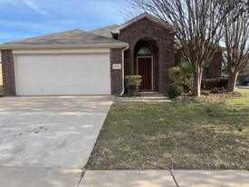 8135 Tierra Del Sol Rd in Arlington, TX - Building Photo