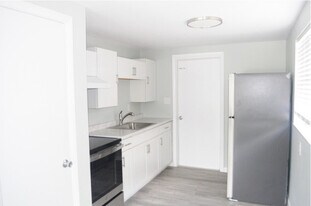 2110 Seaman Rd in Tampa, FL - Building Photo