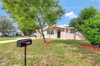 7201 Palisade Dr in Port Richey, FL - Building Photo - Building Photo