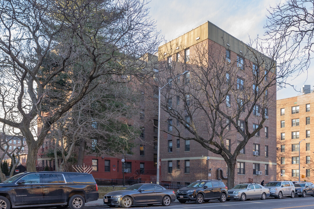 The Somerset in Forest Hills, NY - Building Photo