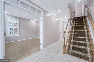 42785 Hay Rd in Ashburn, VA - Building Photo - Building Photo