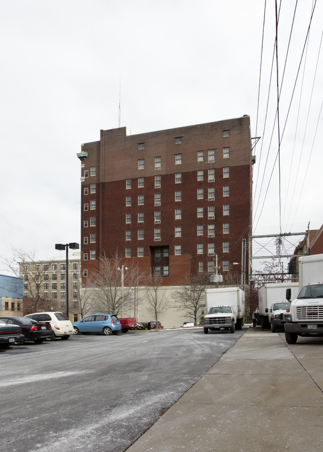 Lionel H. Newsom Tower in Alliance, OH - Foto de edificio - Building Photo