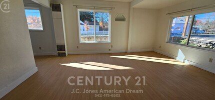 471 SW I St in Grants Pass, OR - Building Photo - Building Photo