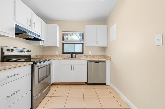 1901 Woolbright Rd in Boynton Beach, FL - Building Photo - Building Photo