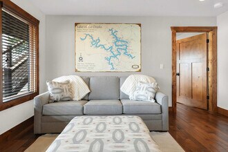 201 Shady Ozark Ln in Sunrise Beach, MO - Foto de edificio - Building Photo