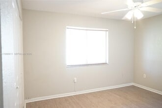 331 NW 82nd Ave in Miami, FL - Building Photo - Building Photo