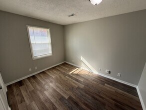 402-404 SW 6 St in Blue Springs, MO - Building Photo - Building Photo