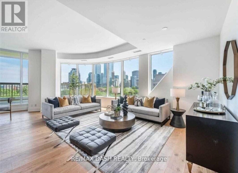 151 Avenue Rd in Toronto, ON - Building Photo