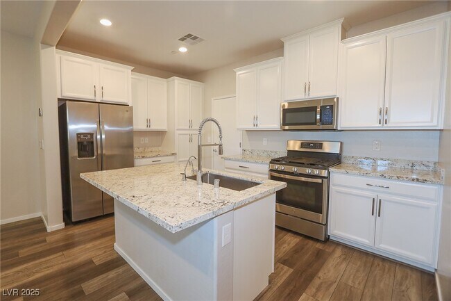 12 Alamere Falls Dr in Las Vegas, NV - Building Photo - Building Photo