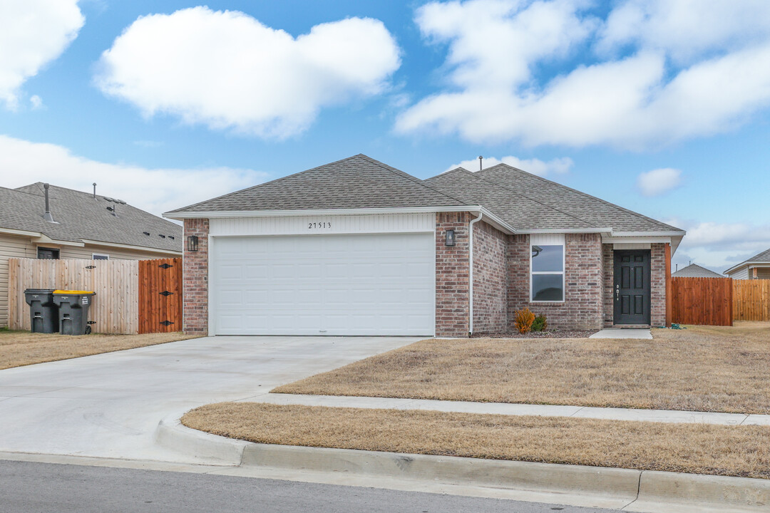 Celebration at the Woods in Coweta, OK - Building Photo