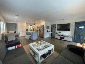 541 Gravilla Pl in San Diego, CA - Building Photo - Building Photo
