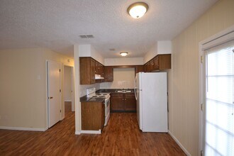 215 W South St in Bolivar, MO - Building Photo - Building Photo