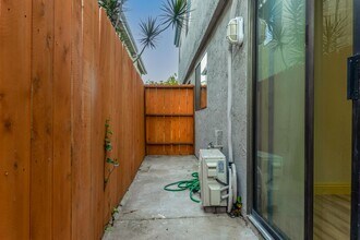 1463 Essex St in San Diego, CA - Building Photo - Building Photo