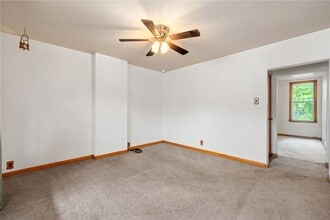 1115 1/2 Church Ave in Mckees Rocks, PA - Building Photo - Building Photo