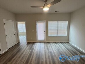 125 Foster Wy Dr in Huntsville, AL - Building Photo - Building Photo