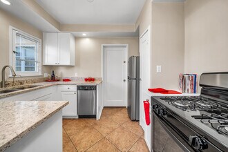 1546 S Holt Ave, Unit 1546 S. Holt in Los Angeles, CA - Building Photo - Building Photo