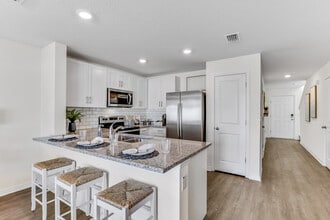 Laurel Lakes Townhomes in Seffner, FL - Foto de edificio - Building Photo