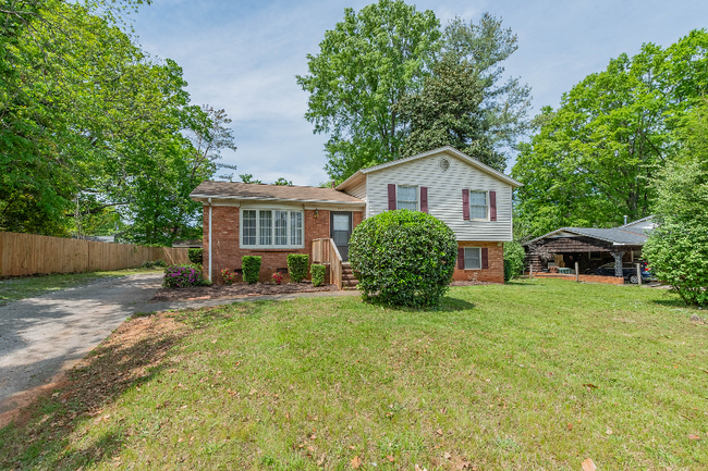 523 Muirs Chapel Rd in Greensboro, NC - Building Photo - Building Photo