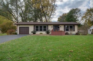 51 Larry Dr in Decatur, IL - Building Photo