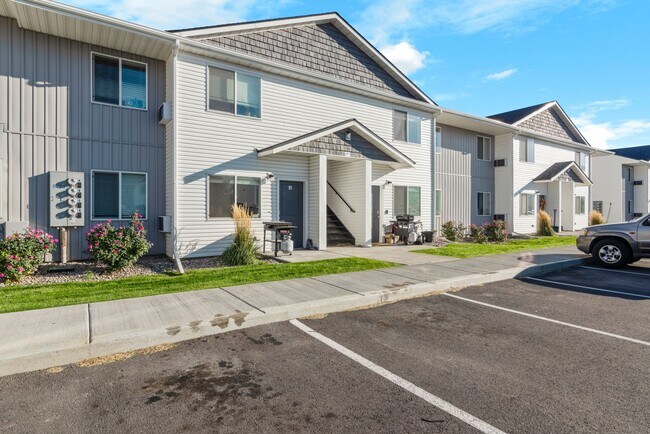 5741 S 5th Ave in Pocatello, ID - Building Photo - Building Photo